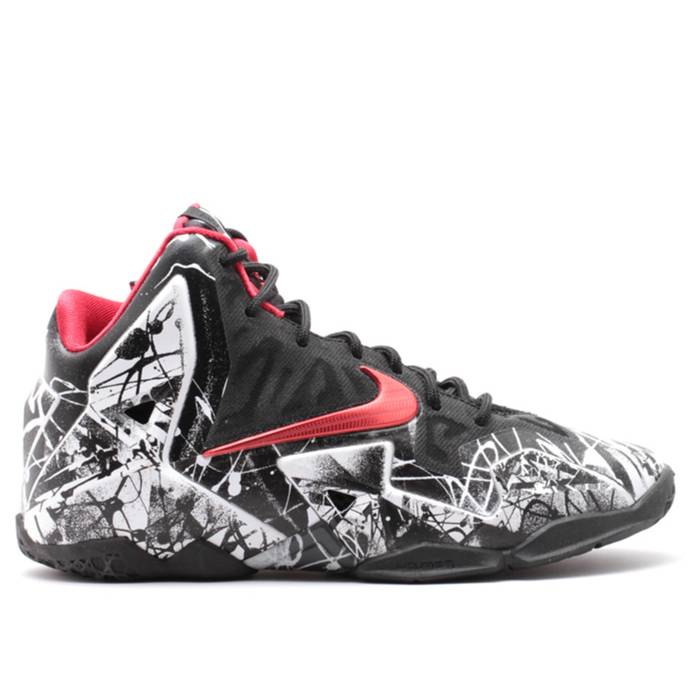 ナイキ Nike 【 Lebron 11 ガウス \u0027Graffitti\u0027 Youth White/University Red-Black 】 Lebron レブロン お坊っちゃん キッズ 白いこと 白いこと