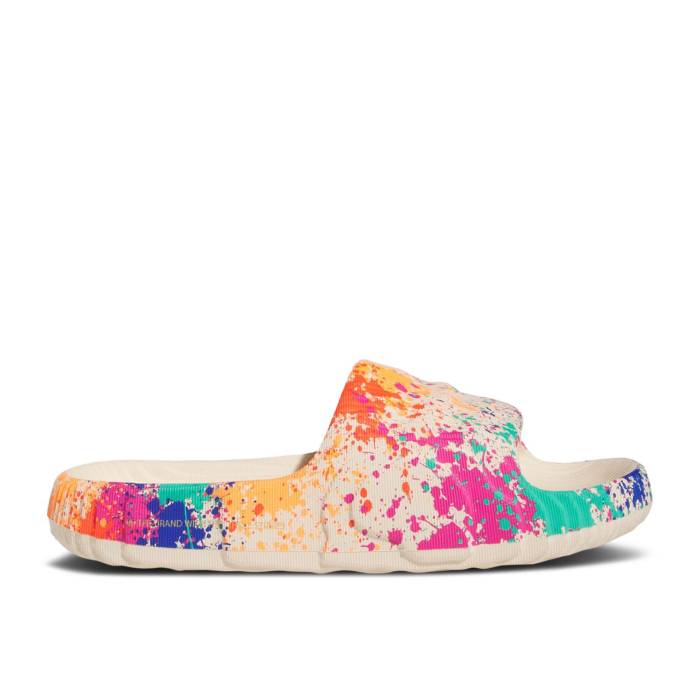 アディダス Adidas 【 Adilette 22 Slide \u0027Sand Strata Paint Splatter\u0027 Men Sand Strata/Sand Strata/Semi Solar Yellow 】 アディレッタ Slide サンダル メンズ 砂色・砂子 yellow 黄味がかった・黄色