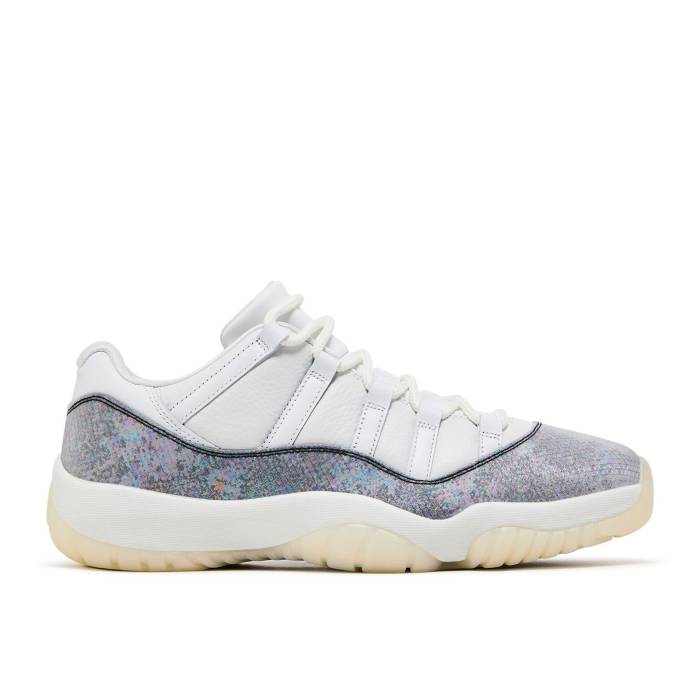 ナイキ エアジョーダン Air Jordan 【 Jordan 11 Low \u0027Year Of The Snake\u0027 Men Summit White/Football Grey/Black 】 メンズ 白いこと 白いこと 蹴球 薄墨色 薄墨色 黒いこと 黒いこと