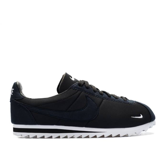ナイキ Nike 【 Classic Cortez Shark Low Sp \u0027Black White\u0027 Men Black/White-Black 】 古典派音楽 コルテッツ シャーク メンズ 黒いこと 黒いこと
