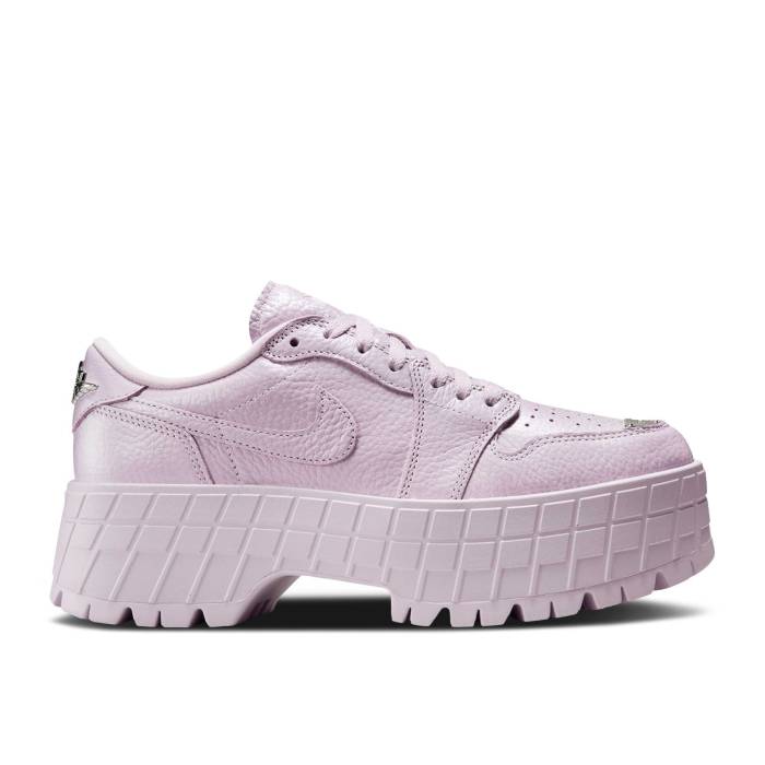 ナイキ エアジョーダン Air Jordan 【 Wmns Jordan 1 Low Brooklyn \u0027Doll\u0027 Women Doll/Metallic Silver 】 ブルックリン レディース Silver しろがね色・しろがね色
