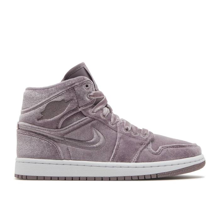ナイキ エアジョーダン Air Jordan 【 Wmns Jordan 1 Mid \u0027Purple Velvet\u0027 Women Purple Smoke/Purple Smoke/White 】 ミッド レディース Purple 紫・パープル 白いこと 白いこと