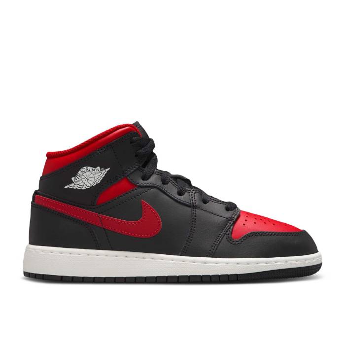ナイキ エアジョーダン Air Jordan 【 Jordan 1 Mid ガウス \u0027Black Fire Red\u0027 Youth Black/Summit White/Varsity Red 】 ミッド 火の手 御坊っちゃん キッズ 黒いこと 黒いこと 白いこと 白いこと Red 赤・赤いこと
