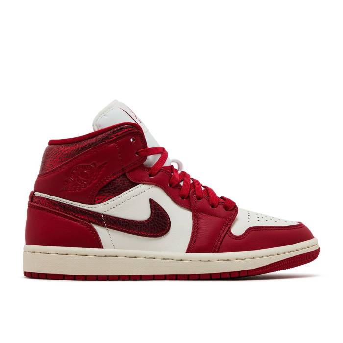 ナイキ エアジョーダン Air Jordan 【 Wmns Jordan 1 Mid \u0027Valentine\u0027s Day 2025\u0027 Women Gym Red/White/Sail 】 ミッド レディース Red 赤・赤いこと 白いこと 白いこと
