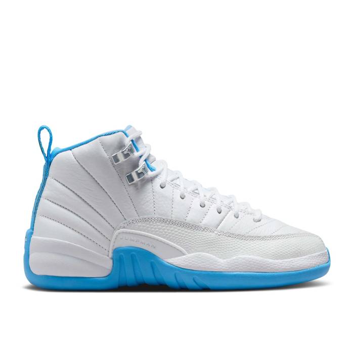 ナイキ エアジョーダン Air Jordan 【 Jordan 12 Retro ガウス \u0027Melo\u0027 2025 Youth White/University Blue/Metallic Silver 】 レトロ お坊っちゃん キッズ 白いこと 白いこと 青碧 青碧 Silver しろがね色・しろがね色