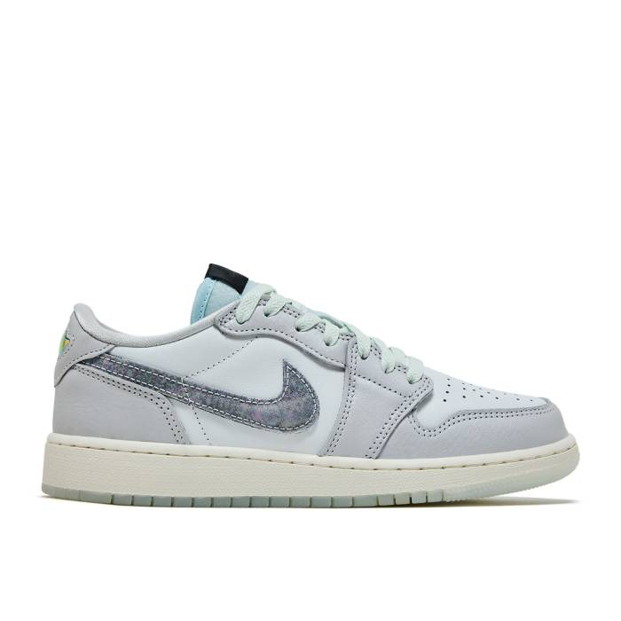 ナイキ エアジョーダン Air Jordan 【 Jordan 1 Retro Low Og ガウス \u0027Year Of The Snake\u0027 Youth Summit White/Photon Dust/Barely Green/Summit White 】 レトロ 御坊っちゃん キッズ 白いこと 白いこと green 緑・緑であること