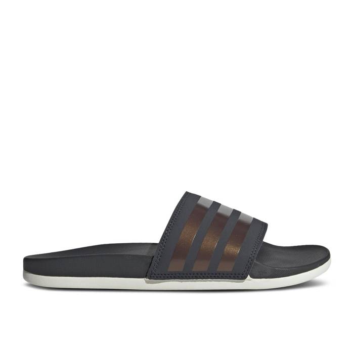 アディダス Adidas 【 Wmns Adilette Comfort Slides \u0027Stripes Shimmer - Copper Metallic\u0027 Women Grey Six/Copper Metallic/Raw White 】 アディレッタ 銅色 コッパー レディース 薄墨色 薄墨色 銅色 コッパー 白いこと 白いこと