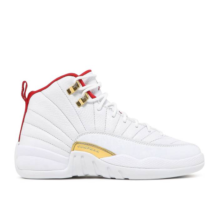 ナイキ エアジョーダン Air Jordan 【 Jordan 12 Retro ガウス \u0027Fiba\u0027 Youth White/University Red/Metallic Gold 】 レトロ お坊っちゃん キッズ 白いこと 白いこと Red 赤・赤いこと ゴールド