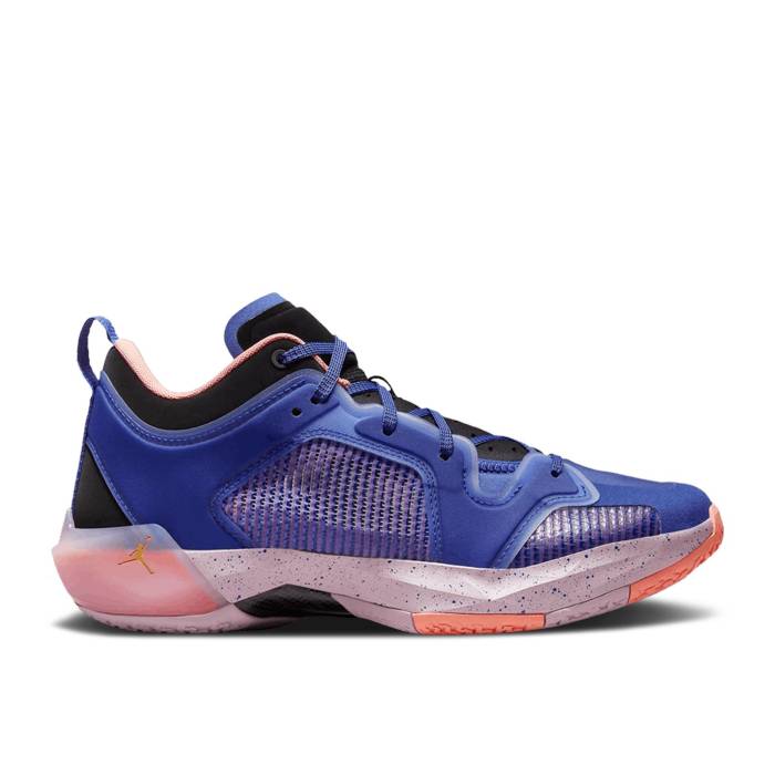ナイキ　エアジョーダン Air Jordan 【 Jordan 37 Low Pf 'Till Dawn' Men Lapis/Black/Crimson Bliss/Saturn Gold 】 メンズ 黒色 ブラック クリムゾン ゴールド｜スニケス