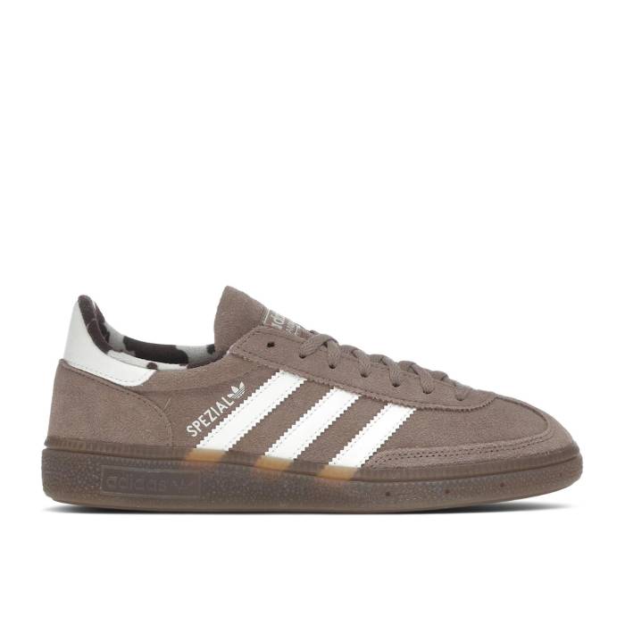 アディダス Adidas 【 Wmns Handball Spezial \u0027Chalky Brown Cow Print\u0027 Women Chalky Brown/Off White/Gum Five 】 ハンドボール スペシアル 赤銅色 赤銅色 レディース 赤銅色 赤銅色 白いこと 白いこと