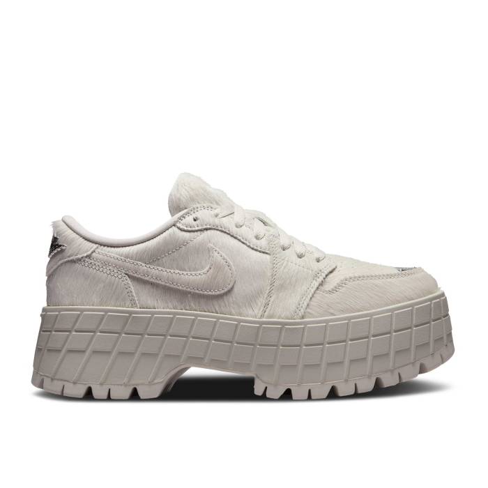 ナイキ エアジョーダン Air Jordan 【 Wmns Jordan 1 Low Brooklyn \u0027Light Bone Pony\u0027 Women Light Bone/Metallic Silver 】 ブルックリン レディース Silver しろがね色・しろがね色