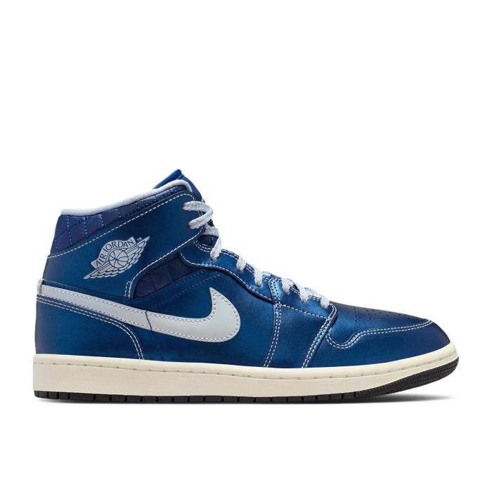 ナイキ エアジョーダン Air Jordan 【 Wmns Jordan 1 Mid \u0027Quilted Metallic Blue\u0027 Women Black/Coconut Milk/Hot Lava/Ghost 】 ミッド レディース 黒いこと 黒いこと