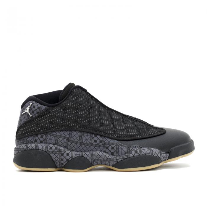 【 AIR JORDAN JORDAN 13 RETRO LOW 'QUAI 54' / BLACK CHROME DARK GREY WHITE 】 ナイキ サーティーン 黒色 ブラック 灰色 グレー 白色 ホワイト エアジョーダン スニーカー メンズ｜スニケス