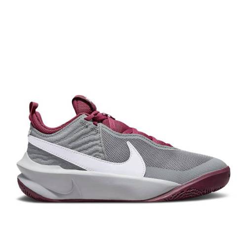 【 NIKE TEAM HUSTLE D10 GS 'SMOKE GREY DARK BEETROOT' / SMOKE GREY DARK BEETROOT LIGHT 】 チーム 灰色 グレー ジュニア キッズ ベビー マタニティ スニーカー ナイキ｜スニケス