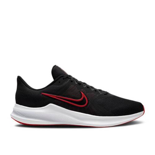 【 NIKE DOWNSHIFTER 11 4E WIDE 'BLACK UNIVERSITY RED' / BLACK WHITE DARK SMOKE GREY 】 黒色 ブラック 白色 ホワイト 灰色 グレー スニーカー メンズ ナイキ