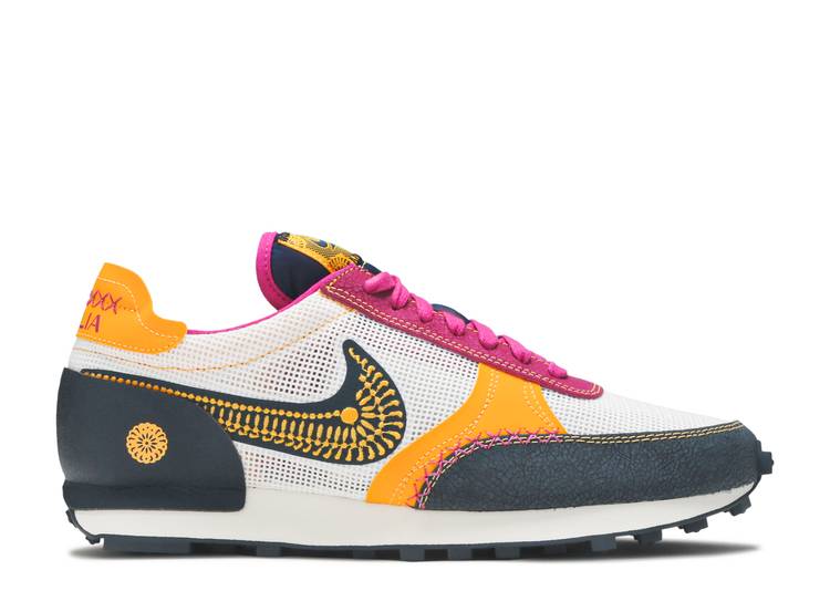 【 NIKE DAYBREAK TYPE \u0027D・・A DE MUERTOS\u0027 / DEEP OCEAN SAIL UNIVERSITY GOLD 】 ディープ ゴールド スニーカー メンズ ナイキ