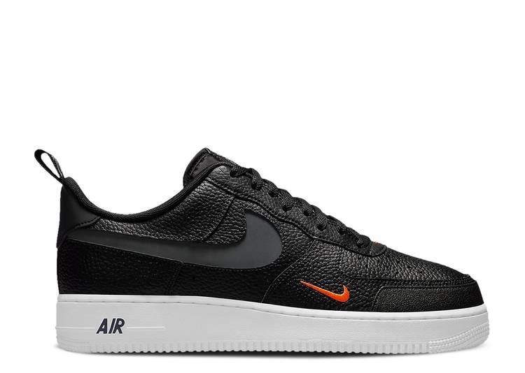 【 NIKE AIR FORCE 1 LV8 \u0027BLACK TOTAL ORANGE\u0027 / BLACK SMOKE GREY TOTAL ORANGE 】 黒いこと 黒いこと 薄墨色 薄墨色 橙 オレンジ色 空軍 スニーカー メンズ ナイキ 靴-スニーカー-メンズ靴