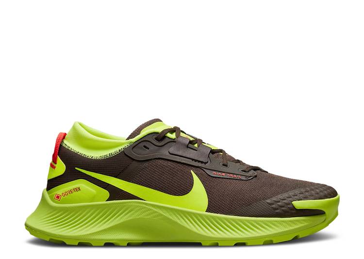 【 NIKE PEGASUS TRAIL 3 GTX \u0027DARK CHOCOLATE VOLT\u0027 / DARK CHOCOLATE BRIGHT CRIMSON 】 ペガサス クリムゾン スニーカー メンズ ナイキ