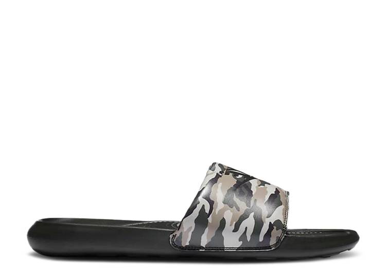 【 NIKE VICTORI ONE PRINTED SLIDE 'CAMO - SEQUOIA SAND' / SEQUOIA DESERT SAND CARGO KHAKI 】 サンダル 砂色 サンド カーゴ カーキ スニーカー メンズ ナイキ