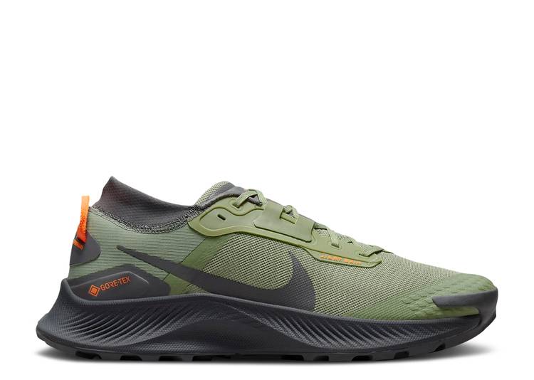 【 NIKE PEGASUS TRAIL 3 GTX 'OIL GREEN' / OIL GREEN TOTAL ORANGE IRON GREY 】 ペガサス 緑 グリーン 橙 オレンジ 灰色 グレー スニーカー メンズ ナイキ