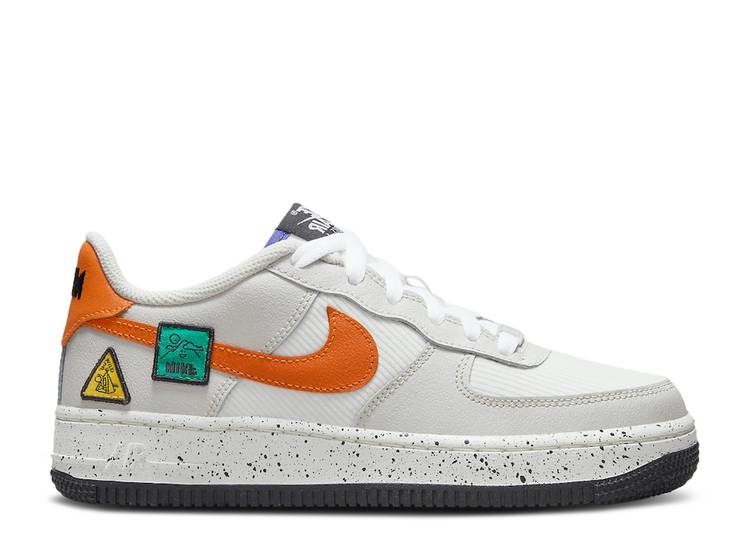 【 NIKE AIR FORCE 1 BG 'ACG - LIGHT BONE' / LIGHT BONE SAIL WHITE BLUE STONE 】 白色 ホワイト 青色 ブルー エアフォース ジュニア キッズ ベビー マタニティ スニーカー ナイキ｜スニケス
