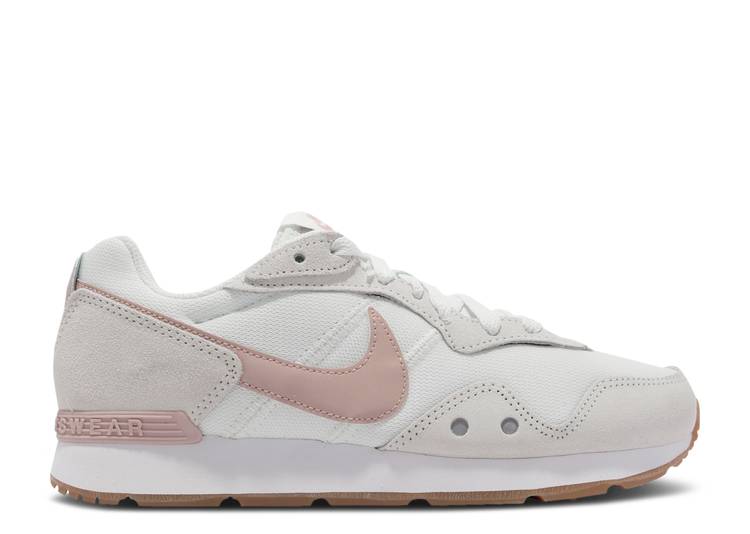 【 NIKE WMNS RUNNER WIDE AIL PINK OXFORD / SAIL PINK OXFORD WHITE 】 ピンク オックスフォード 白色 ホワイト スニーカー レディース ナイキ