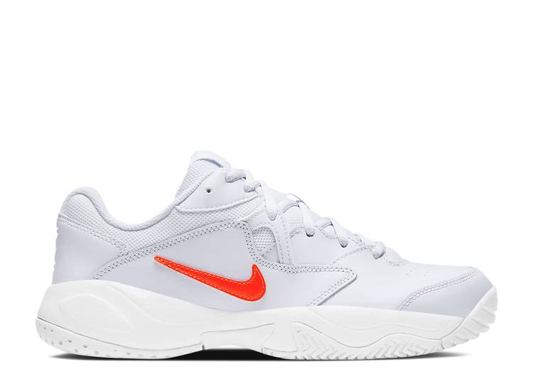 【 NIKE WMNS COURT LITE 2 \u0027FOOTBALL GREY BRIGHT CRIMSON\u0027 / FOOTBALL GREY WHITE BRIGHT 】 厚地の外套 ともし火 薄墨色 薄墨色 白いこと 白いこと スニーカー レディース ナイキ