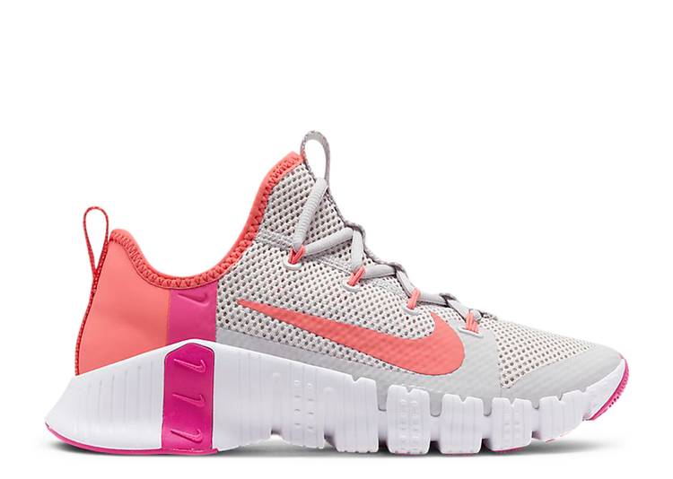 【 NIKE WMNS FREE METCON 3 \u0027VAST GREY FIRE PINK\u0027 / VAST GREY WHITE FIRE PINK MAGIC 】 無償性 薄墨色 薄墨色 火の手 白いこと 白いこと さくら色 神通力 スニーカー レディース ナイキ