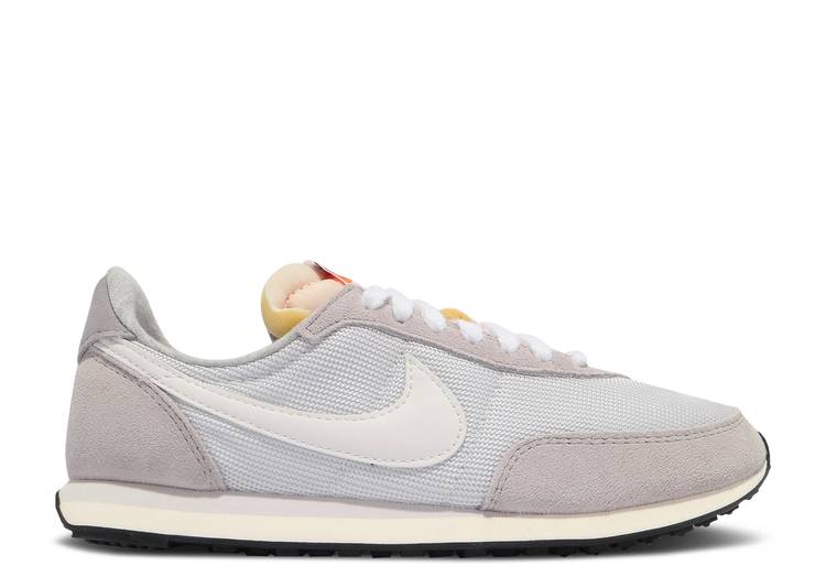 【 NIKE WMNS WAFFLE TRAINER 2 SE 'MOUNTAIN WHITE' / PHOTON DUST SAIL GREY FOG 】 ワッフル トレーナー 灰色 グレー スニーカー レディース ナイキ