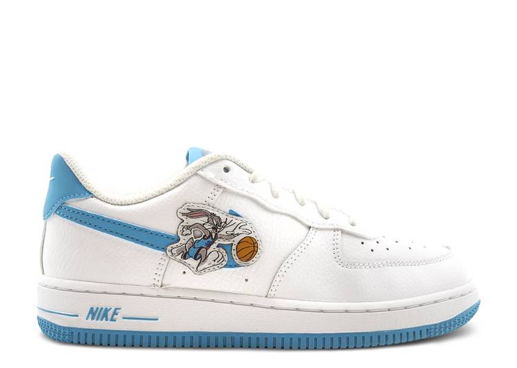 【 NIKE SPACE JAM X AIR FORCE 1 '06 PS 'HARE' / WHITE WHITE LIGHT BLUE FURY 】 ジャム 白色 ホワイト 青色 ブルー スペースジャム エアフォース ジュニア キッズ ベビー マタニティ スニーカー ナイキ｜スニケス 36,140円