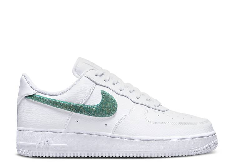 【 NIKE WMNS AIR FORCE 1 LOW 'GLITTER SWOOSH - CELERY' / WHITE GREY FOG WHITE BLACKENED 】 スウッシュ スウォッシュ 白色 ホワイト 灰色 グレー エアフォース スニーカー レディース ナイキ