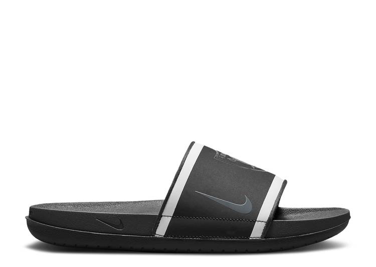 【 NIKE NFL X OFFCOURT SLIDE 'LAS VEGAS RAIDERS 2022' / BLACK FIELD SILVER BLACK 】 サンダル ベガス レイダース 黒色 ブラック フィールド 銀色 シルバー 'ラスベガス スニーカー メンズ ナイキ
