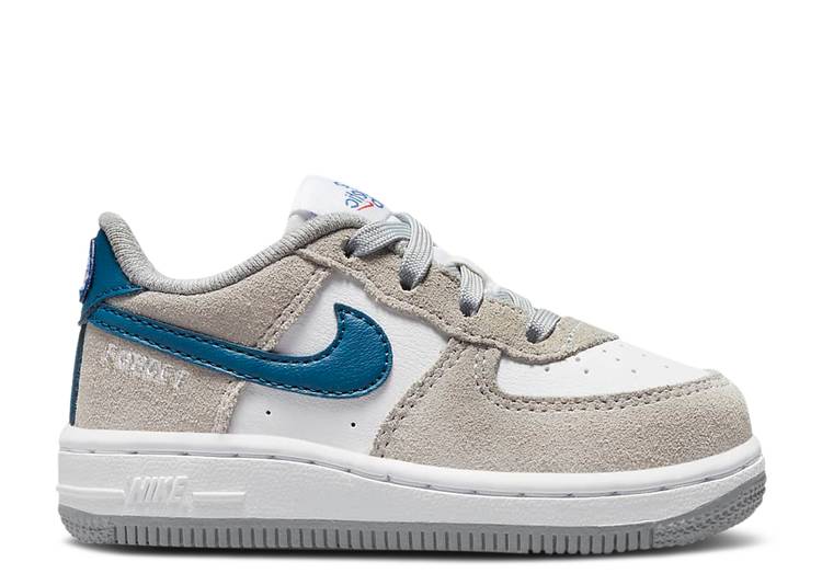 【 NIKE FORCE 1 LV8 TD \u0027ATHLETIC CLUB - LIGHT SMOKE GREY\u0027 / LIGHT SMOKE GREY WHITE LIGHT 】 野球クラブ 薄墨色 薄墨色 白いこと 白いこと もの言う花 ナイキ