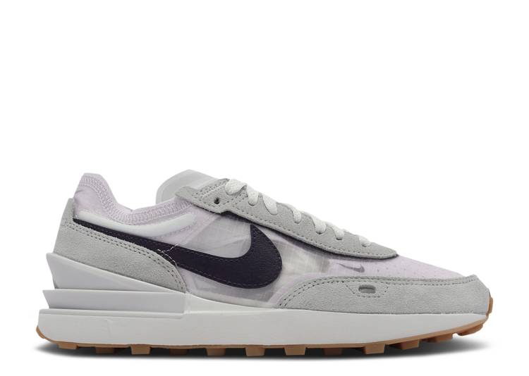 【 NIKE WMNS WAFFLE ONE \u0027IRIS WHISPER GUM\u0027 / IRIS WHISPER GREY FOG GUM LIGHT 】 ワーヘル 薄墨色 薄墨色 スニーカー レディース ナイキ