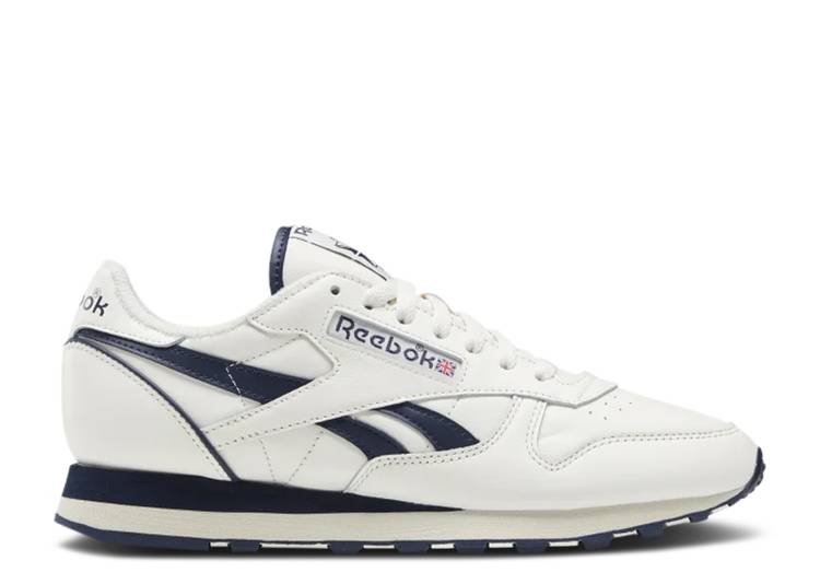 【 REEBOK CLASSIC LEATHER 1983 VINTAGE \u0027CHALK VECTOR NAVY\u0027 / CHALK VECTOR NAVY ALABASTER 】 リーボック 古典派音楽 なめし革 ビンテージ ヴィンテージ 紺色 米国海軍 スニーカー メンズ