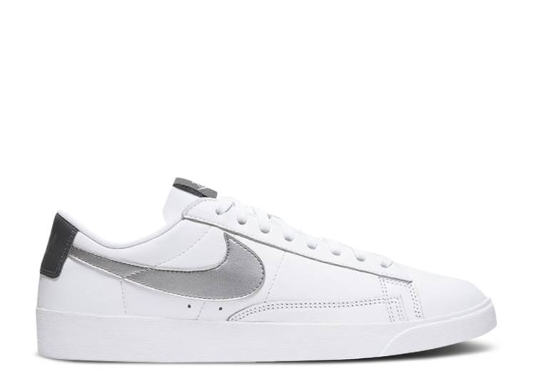 【 NIKE WMNS BLAZER LOW LE \u0027WHITE METALLIC SILVER\u0027 / WHITE METALLIC SILVER DARK GREY 】 ブレイザー 白いこと 白いこと しろがね色 しろがね色 薄墨色 薄墨色 スニーカー レディース ナイキ