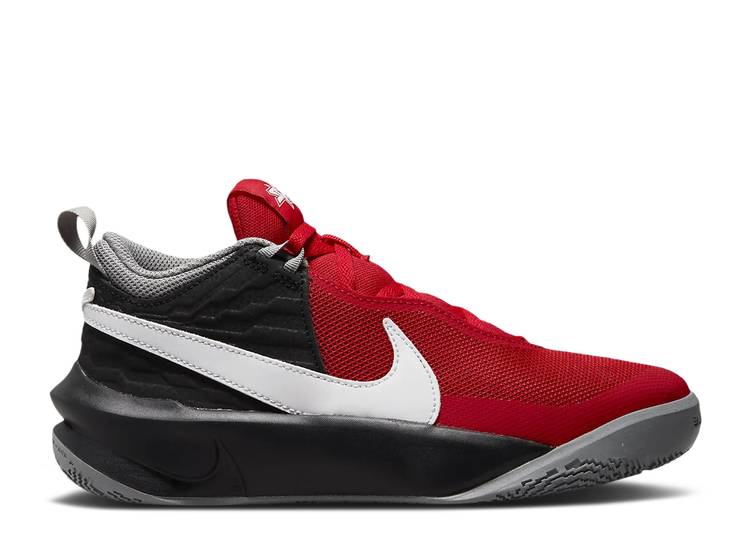 【 NIKE TEAM HUSTLE D10 GS \u0027UNIVERSITY RED BLACK\u0027 / UNIVERSITY RED PARTICLE GREY 】 野球クラブ 赤 赤いこと 薄墨色 薄墨色 御坊っちゃん キッズ もの言う花 マタニティ スニーカー ナイキ