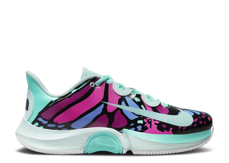 【 NIKE NAOMI OSAKA X WMNS NIKECOURT AIR ZOOM GP TURBO \u0027BUTTERFLY\u0027 / DYNAMIC TURQUOISE BLACK LASER 】 厚地の外套 望遠レンズ ターボ 活動的 黒いこと 黒いこと レーザ スニーカー レディース ナイキ