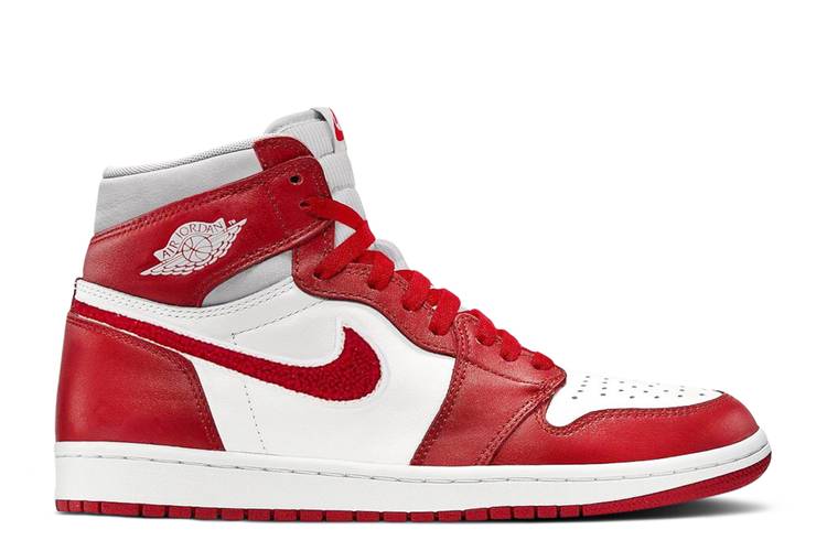 【 AIR JORDAN WMNS JORDAN 1 HIGH OG \u0027NEWSTALGIA CHENILLE\u0027 / LIGHT IRON ORE VARSITY RED SAIL 】 ナイキ ご機嫌 赤 赤いこと エアジョーダン スニーカー レディース レディース靴-靴