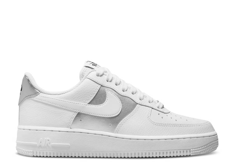 【 NIKE WMNS AIR FORCE 1 \u002707 \u0027WHITE METALLIC SILVER\u0027 / WHITE METALLIC SILVER WHITE 】 白いこと 白いこと しろがね色 しろがね色 空軍 スニーカー レディース ナイキ