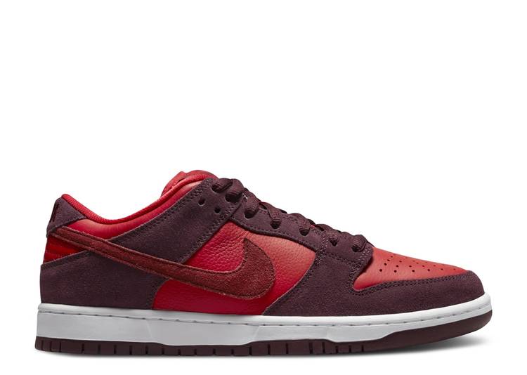 【 NIKE DUNK LOW PRO SB \u0027FRUITY PACK - CHERRY\u0027 / BURGUNDY CRUSH TEAM RED 】 ダンク 労働者階級 エスビー ぶどう酒色 バーガンディー 野球クラブ 赤 赤いこと ダンクロー スニーカー メンズ ナイキ