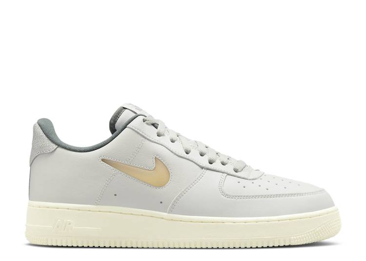 【 NIKE AIR FORCE 1 07 LX LIGHT BONE / LIGHT BONE PALE VANILLA TUMBLED 】 エアフォース スニーカー メンズ ナイキ