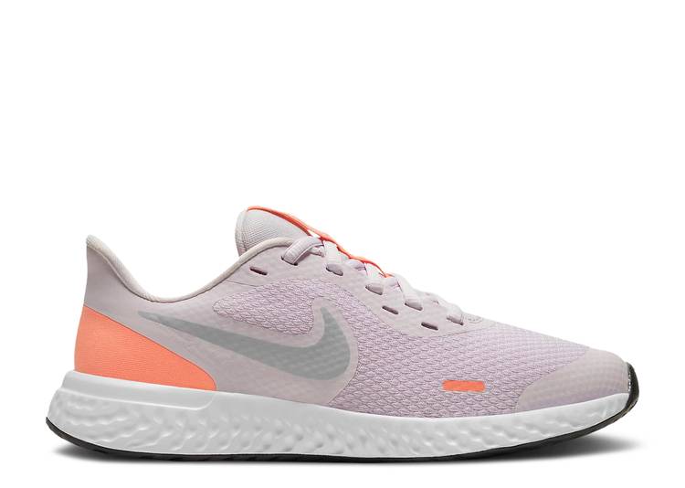 【 NIKE REVOLUTION 5 GS 'LIGHT VIOLET CRIMSON BLISS' / LIGHT VIOLET CRIMSON BLISS WHITE 】 レボリューション 紫 バイオレット クリムゾン 白色 ホワイト ジュニア キッズ ベビー マタニティ スニーカー ナイキ
