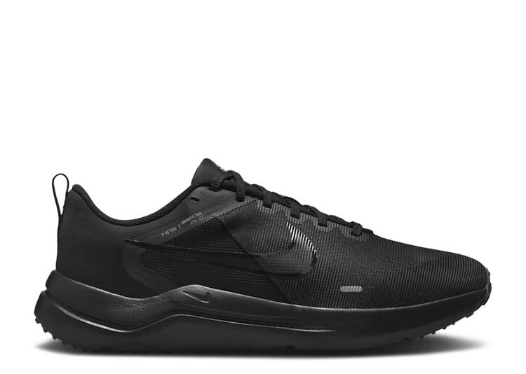 【 NIKE DOWNSHIFTER 12 EXTRA WIDE 'BLACK PARTICLE GREY' / BLACK PARTICLE GREY DARK SMOKE 】 黒色 ブラック 灰色 グレー スニーカー メンズ ナイキ