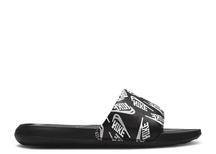 【 NIKE VICTORI ONE SLIDE 'REPEAT LOGO - BLACK WHITE' / BLACK BLACK WHITE 】 サンダル ロゴ 黒色 ブラック 白色 ホワイト スニーカー メンズ ナイキ