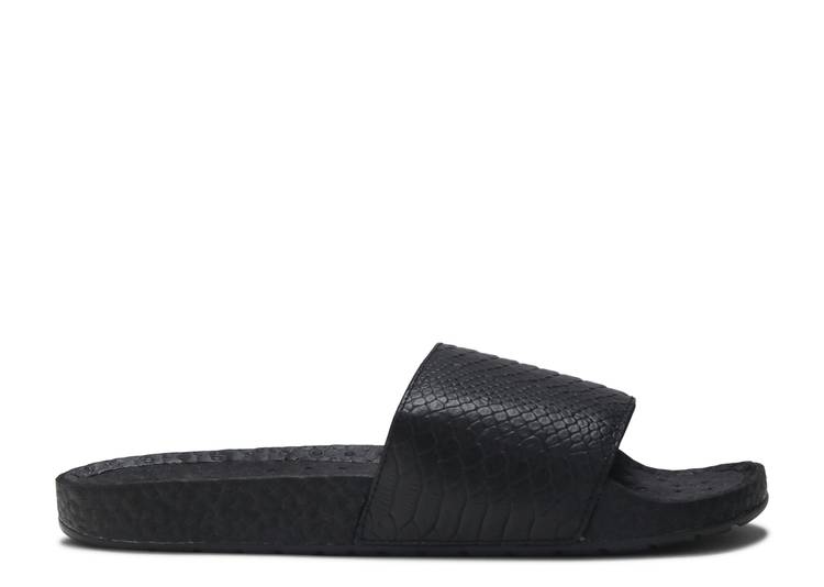 【 ADIDAS ADILETTE BOOST SLIDES 'SNAKESKIN' / CORE BLACK CORE BLACK CORE BLACK 】 アディダス アディレッタ ブースト コア 黒色 ブラック スニーカー メンズ｜スニケス
