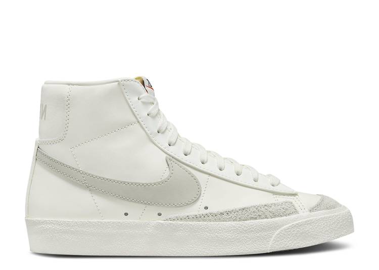 【 NIKE WMNS BLAZER MID '77 VINTAGE 'SAIL LIGHT BONE' / SAIL LIGHT BONE SAIL BLACK 】 ブレイザー ミッド ビンテージ ヴィンテージ 黒色 ブラック スニーカー レディース ナイキ