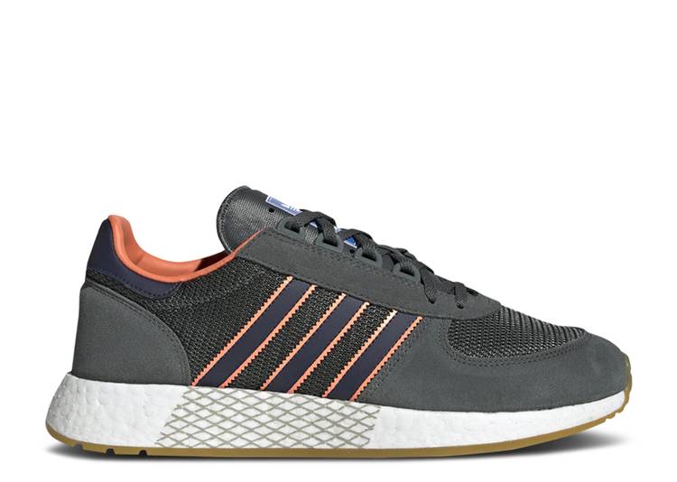 【 ADIDAS MARATHON TECH 'LEGEND IVY GUM' / LEGEND IVY DARK NAVY SEMI CORAL 】 アディダス テック レジェンド 紺色 ネイビー スニーカー メンズ