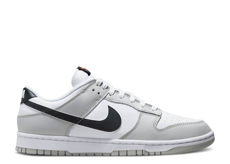 【 NIKE DUNK LOW SE 'LOTTERY PACK - GREY FOG' / GREY FOG LIGHT CRIMSON 】 ダンク 灰色 グレー クリムゾン ダンクロー スニーカー メンズ ナイキ