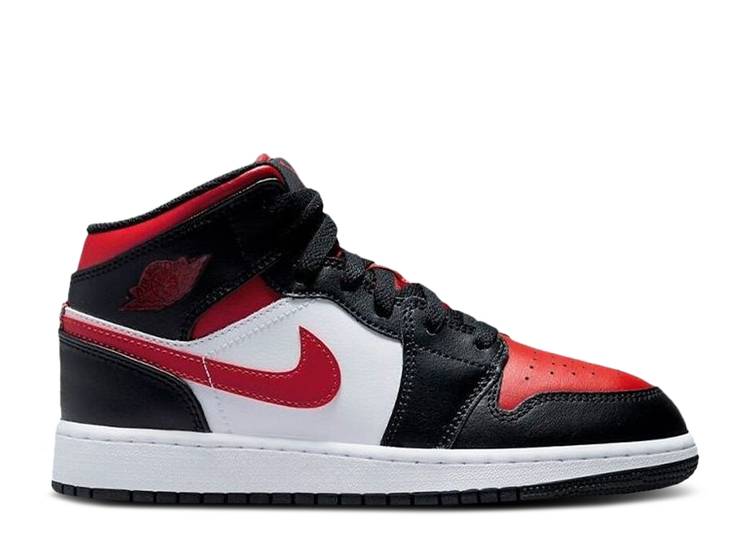 【 AIR JORDAN JORDAN 1 MID GS 'BLACK FIRE RED' / BLACK FIRE RED WHITE 】 ナイキ ミッド ファイア 黒色 ブラック 赤 レッド 白色 ホワイト エアジョーダン ジュニア キッズ ベビー マタニティ スニーカー|スニケス